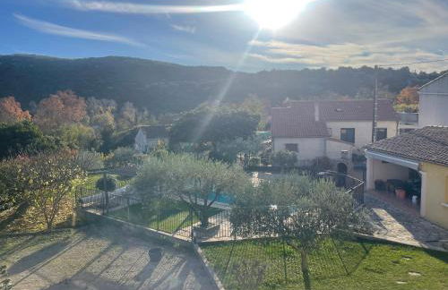 Maison avec piscine sécurisée au pied des Cévennes - Photo 1