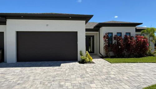 Brand New Luxury 4 bedroom heated pool home - Foto 2