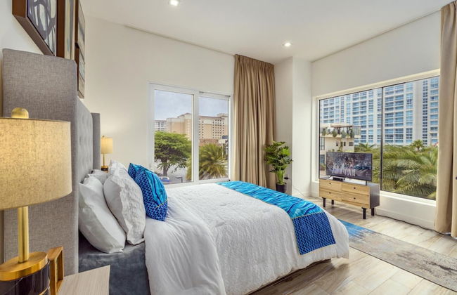 NEW 2BR Condo in of Palm Beach Walk 2 Beach - Foto 1