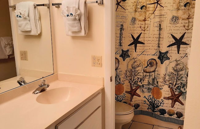 Sunset Beach 202 2 Bedroom Condo by RedAwning - Photo 8