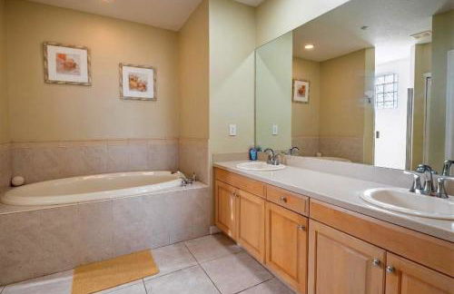 Luxury 5 Star Waterfront Condo 3 Bdr 2 Bath Pool Hot-Tub Panoramic Gulf and Intracoastal Waterway Views - Photo 25