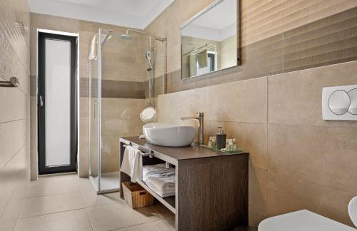 Villa Ula in Pula with heated pool, sauna & private tennis court - Photo 40