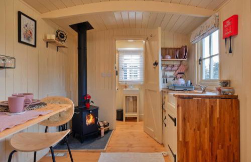 Finest Retreats - The Flower Hut - Photo 3