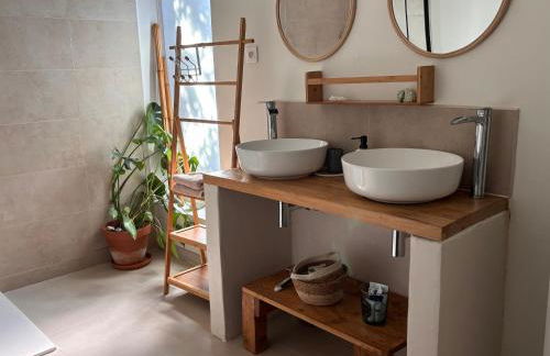 Escapade Parfaite Terrasse ensoleillée Piscine & Parking - Foto 14