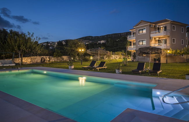 Queen Bee Residence - Photo 1