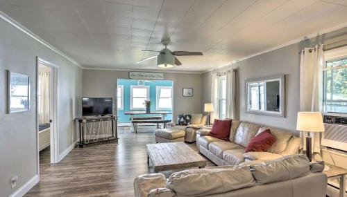 Lakefront Cottage with Fishing and Private Yard! - Foto 3