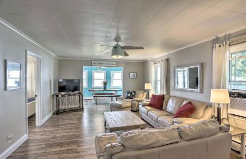 Lakefront Cottage with Fishing and Private Yard! - Foto 3