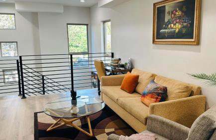 Hollywood Living 3 to 5 BR Townhomes with Free Parking - Photo 79