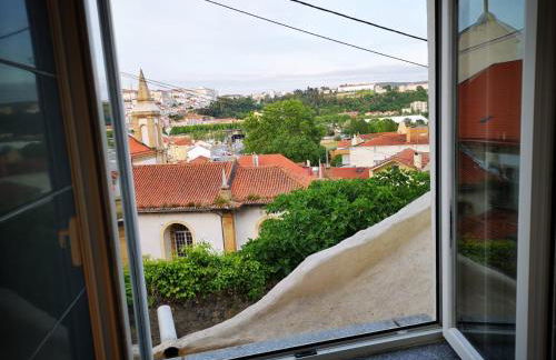 Lemon Tree House Coimbra - Courtyard garden with city views - Foto 28
