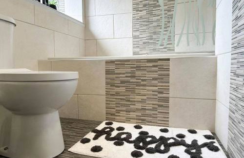 On Trend 3 Bedroom Home In Maerdy near Attractions - Foto 20