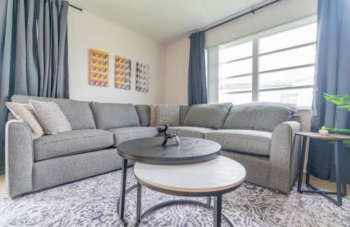 Modern Chic Getaway - Sleeps 11 - Palmwavestays - Foto 1