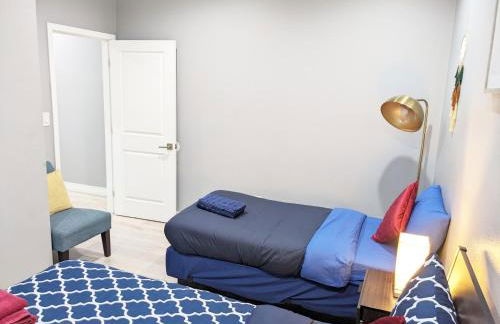 Lucky Charm 4 Bedroom Mid-City Apartment - Photo 40