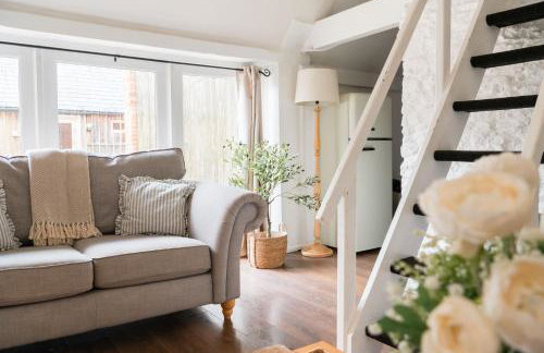 Cosy Cotswolds Farm Stay with Log Burner - Peaceful Winter Retreat - The Dairy - Foto 1