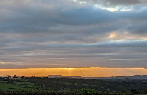 Red darren luxury hut - Photo 6