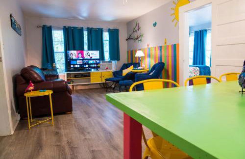 The Bluebird Cottage Style Cabin with Hot Tub near Turner Falls and Casinos - Foto 5