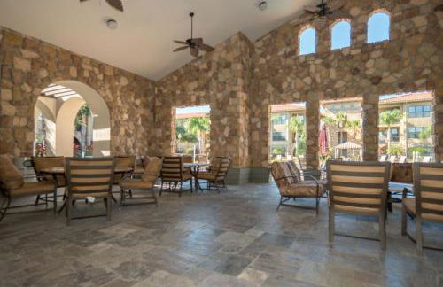 10 miles to Disney World, 2 pools, fitness room, WiFi, balcony, washer, dryer, kitchen - Foto 4