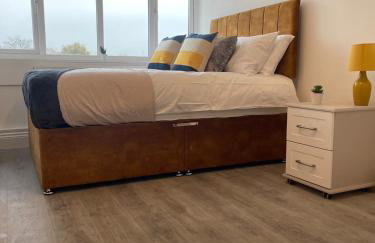 2 Bedroom Apartment - Flitwick - Contractor Friendly - Tourist Ready - Full Kitchen - WiFi - Smart TV - Sofa Bed - FREE Parking - Ideal for Short or Long Stays - Photo 5