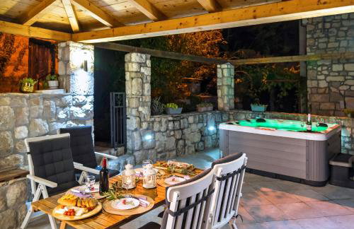 Stonehouse Korlat with open-air jacuzzi - Foto 10