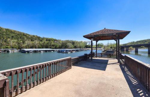 Holiday Island Escape w/ Panoramic Lake Views - Foto 37