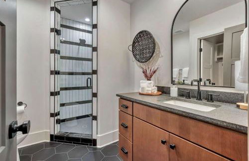 New 2 Luxe Townhomes with Rooftops Sleeps 24 - Foto 21