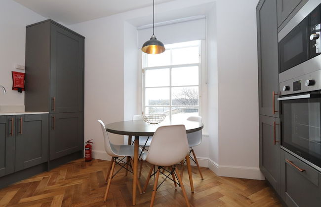 Dollar Apartments at 41 - Photo 8