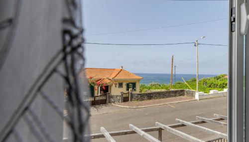 Coastal São Vicente Mountain & Sea View Hideaway with Free Parking - Foto 4