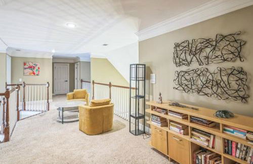 Elegant 5BR Retreat Pool & Yard - Foto 35