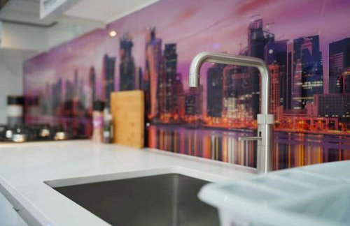 Stylish Home With Free Parking And Easy City Access - Photo 31