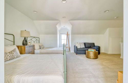 Stay Portland - Custom North Tabor Farmhouse - Gym & Kitchen - Photo 18