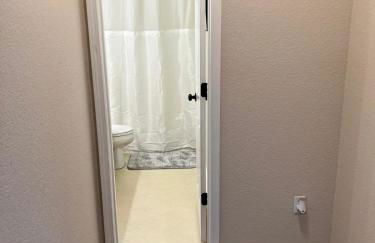 Family Fun! Sleeps 8, King Bed, 2 Queens, and Sofa Bed, Games - in Rogers - Foto 28