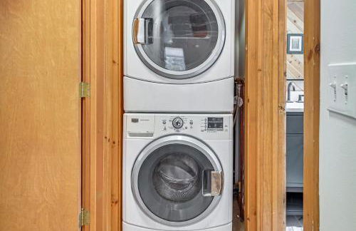 8 Mi to Mt Snow Cozy Bear Cabin with Hot Tub! - Foto 18