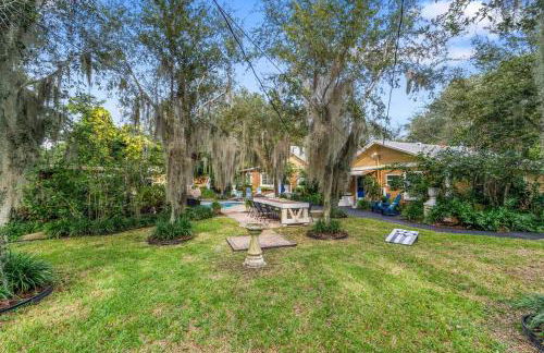 Tropical Oasis Located Near Lake With Pool and Hot Tub - Foto 22