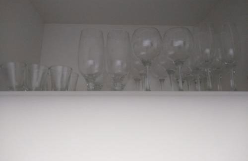 Edf Gil Nogueira - Praia do Morro - GUARAPARI - ES - Brasil - 4º Andar TELA Proteção - FRENTE Sol Manhã - 02 quartos com Split - WIFI - Varanda Gourmet com CHURRASQUEIRA - 02 elevadores - 01 Vaga - PISCINA - Sauna - Portaria 24 HRS - 50m da Praia do Morro - Photo 15