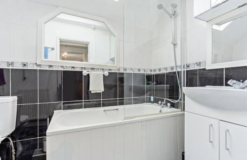 Spacious 3BR House -Sleeps 7 - Contractor Friendly - Foto 29