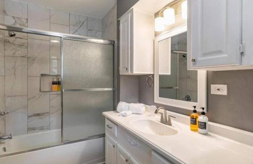 4 Bed 3 Bath House, Spacious, Smart TVs in all rooms, Whole house to yourself - Foto 23