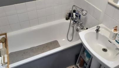 1 Bedroom Flat 27 Mins to London Victoria - Foto 3, Shower