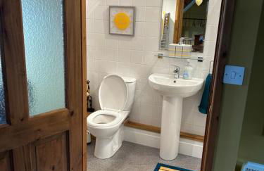 Cosy riverside property - Photo 8