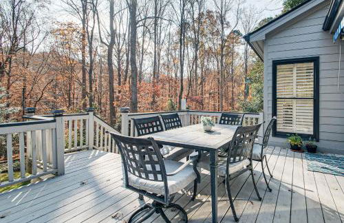 4,100-Sq-Ft Gem with Pool Table and Yard in Raleigh - Foto 29