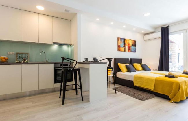 Spacious Two sis Apartments in Zadar With Terrace - Photo 11