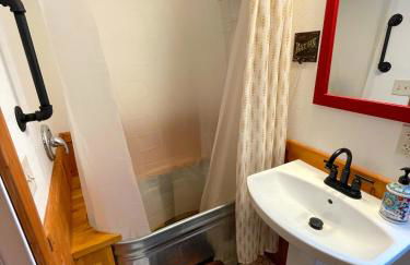 Kataluma Inn, Sandpoint, Idaho - Entire Cozy Cabin, Pet Friendly - Photo 12