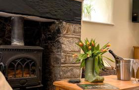 Bettws Hall Accommodation - Photo 10