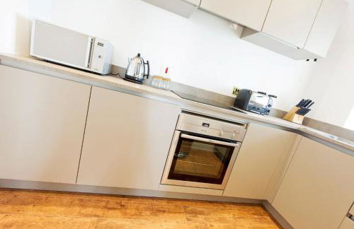 Kitty Lass- 2 Bed Luxury Apartment by Together Travel - Photo 12