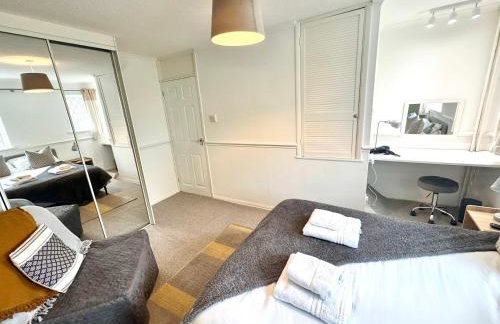 Homely 2 bedroom house, parking - Foto 1