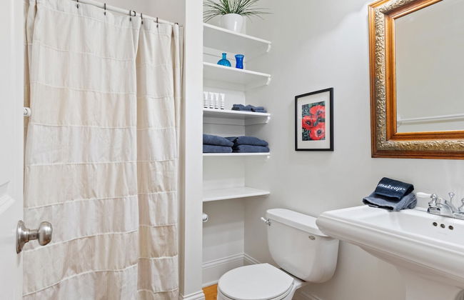 Beautiful Home on a Quiet Lot, Sleeps 14, Treehouse & Game Room! - Foto 24