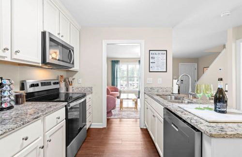 Raleigh Retreat w Fire Pit Patio & Workspace - Foto 3