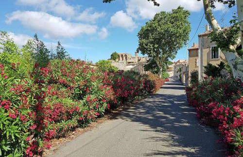 Peaceful Poolside Escape - Foto 25