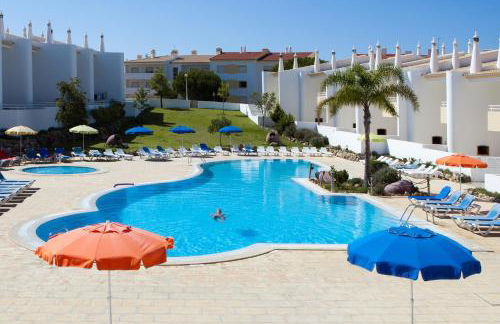 Os Apartamentos A Ramos na Praia da Galé Estão inserido em Condomínio com PISCINA, Fica apenas a 350 Metros da Praia da Galé - Apartamentos com Ar Condicionado tanto nos Quartos como na Sala, Smart TV com Prime Vídeo e Cozinha Completa - Foto 63