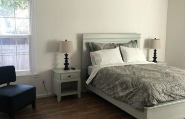 Modern, Upscale, and New Blue Bungalow in the heart of Downtown St Augustine - Foto 14