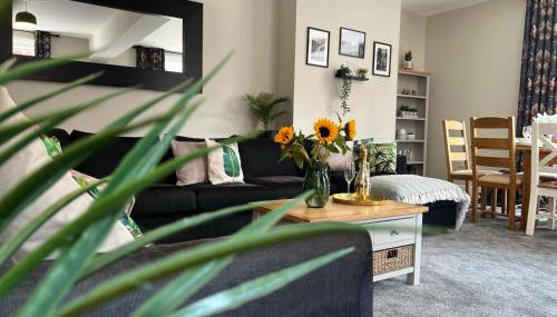 Llangollen High Street - 4 bedrooms - Sleeps 12 - Foto 2