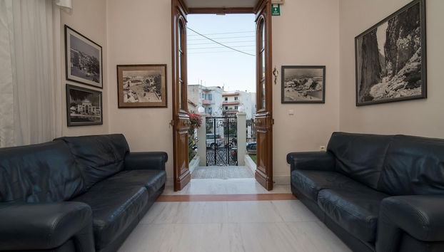 Creta Elena - Photo 2, Réception